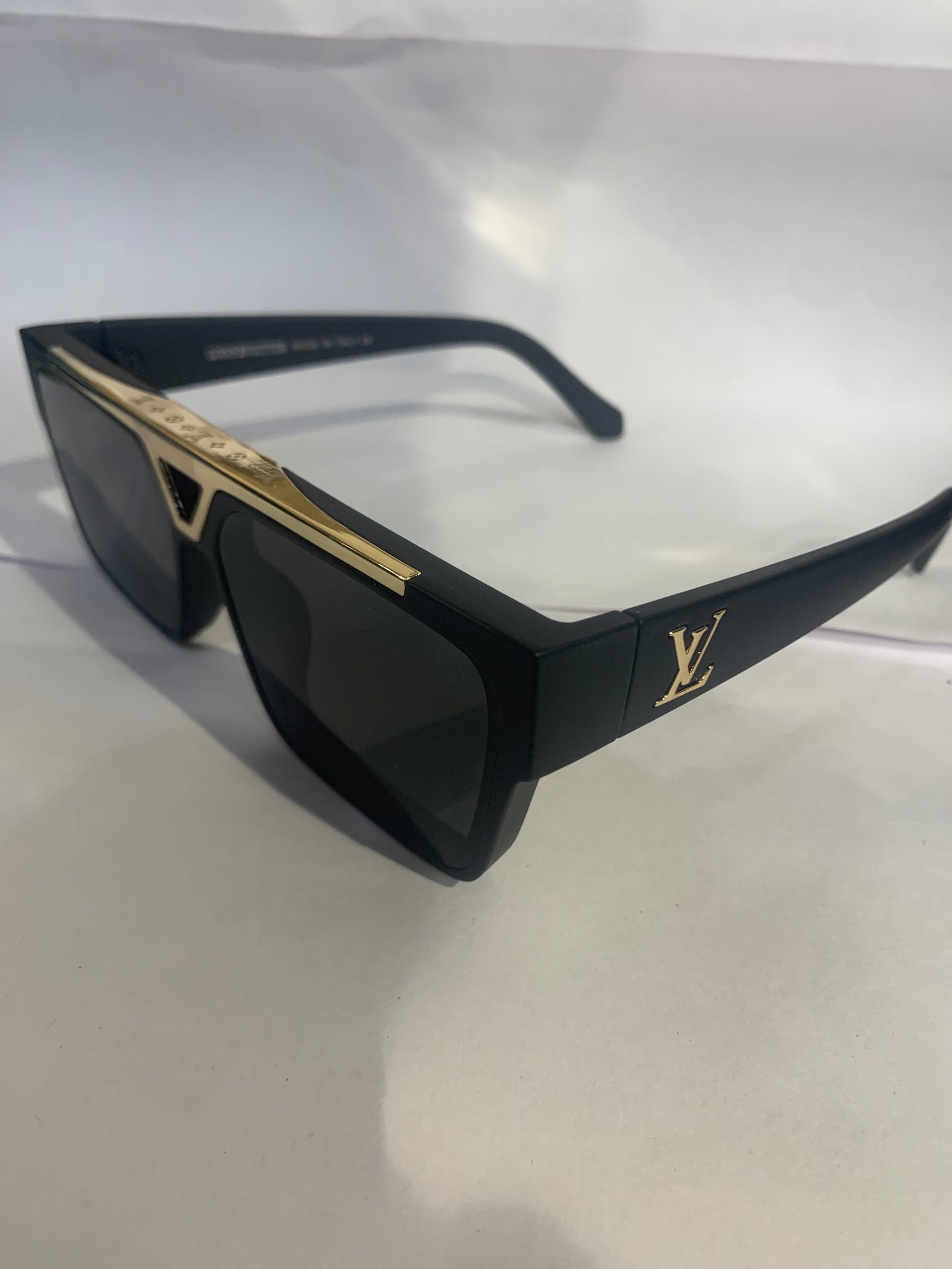 UOL Matt Black Frame Black Shade Unisex Sunglasses 1984 52 18 145