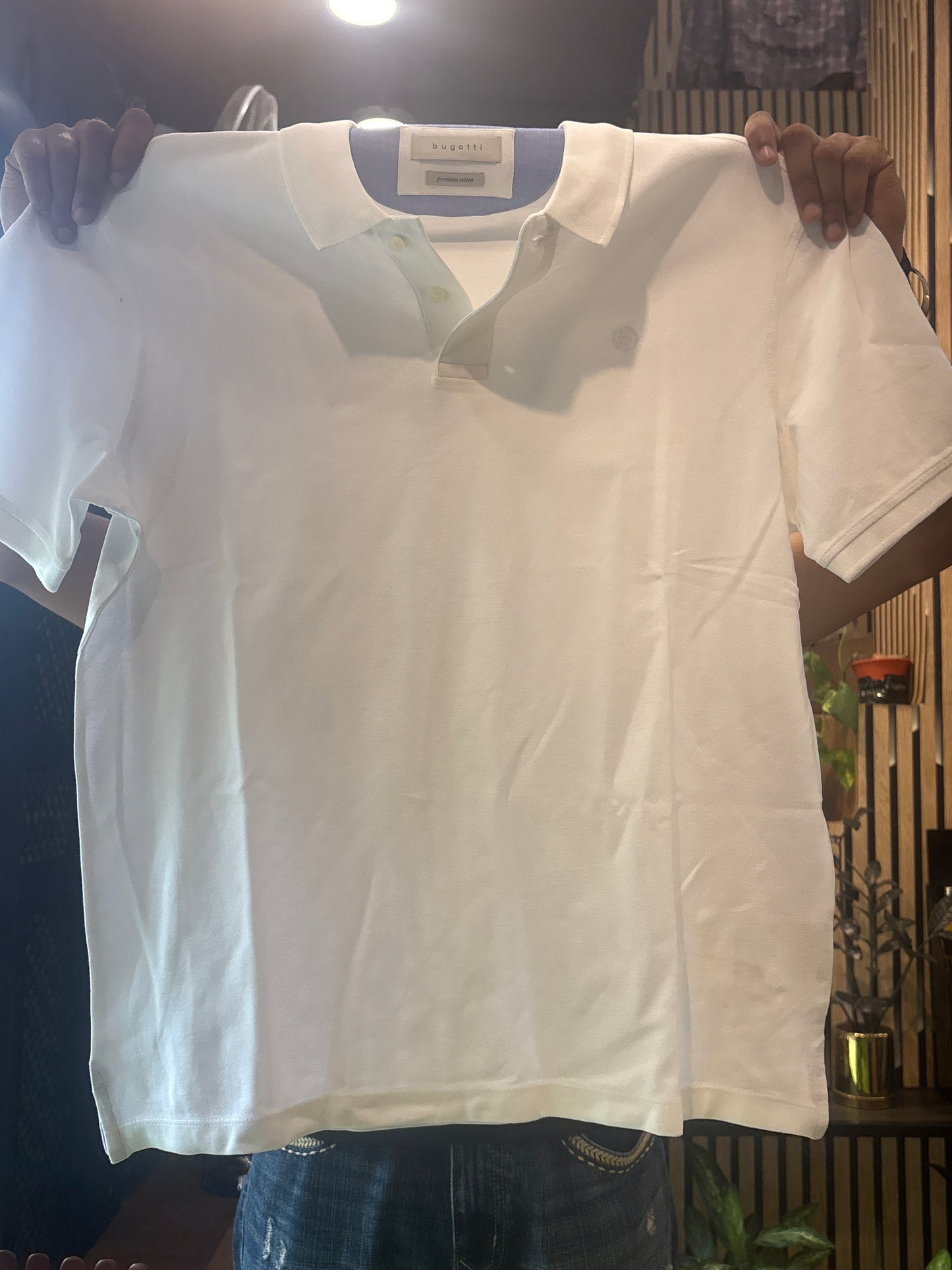 Bug White Colour Coller Tshirt L