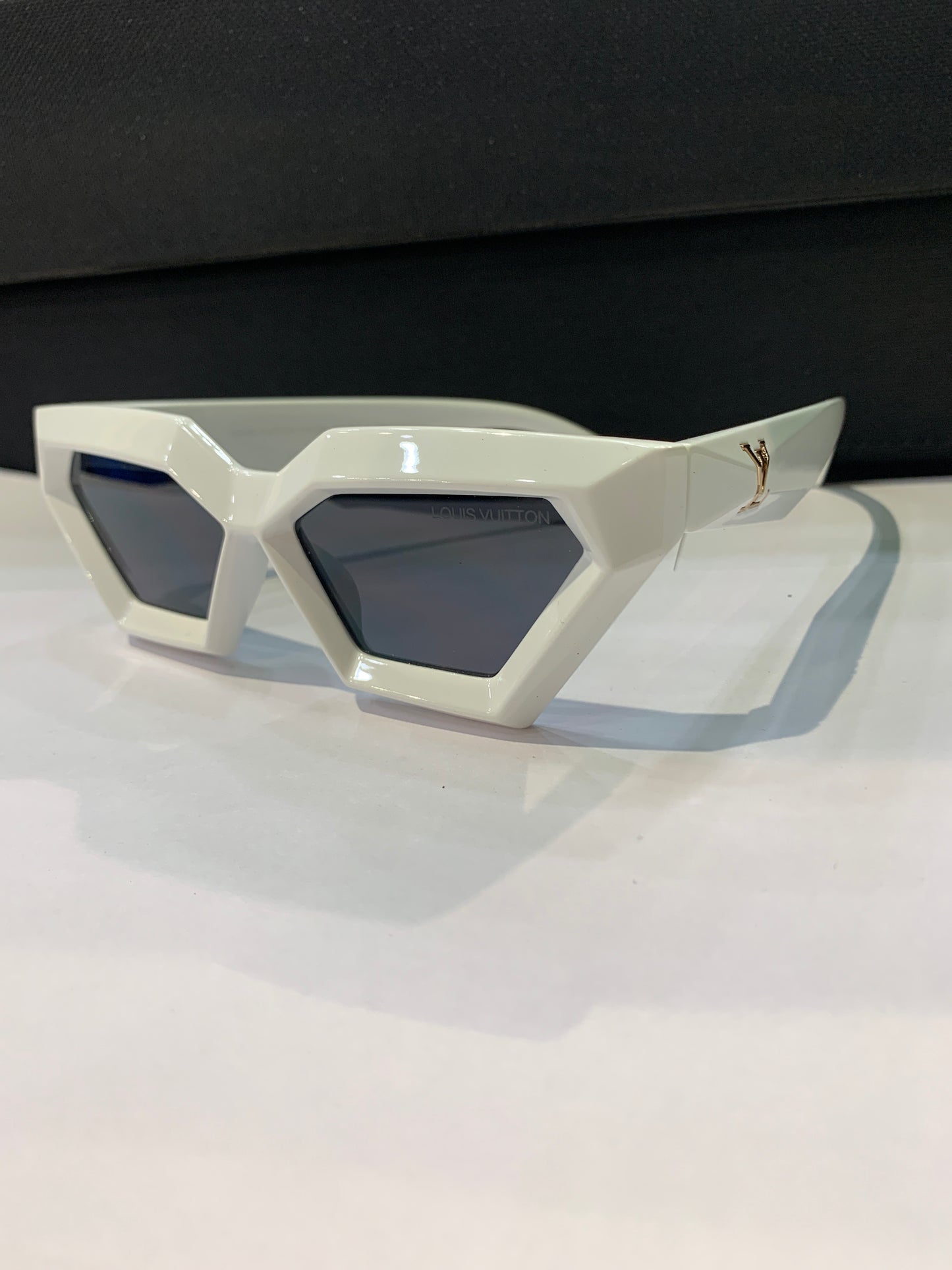 Uol Vl White frame black shade sunglass LH064 50 20-145