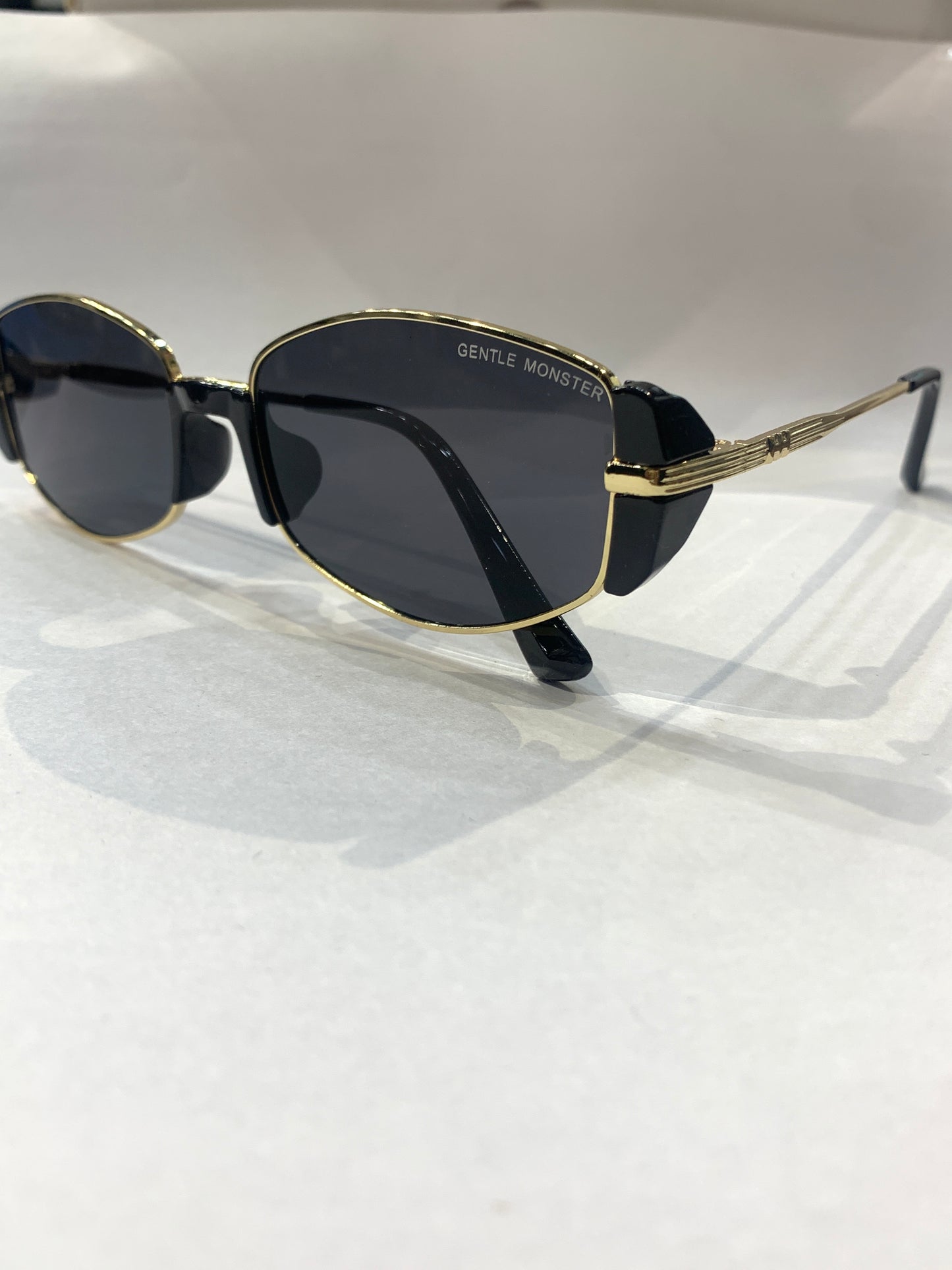 Neg Nom Gm Mg Gold Black Frame Black Shade Unisex Sungless 9559