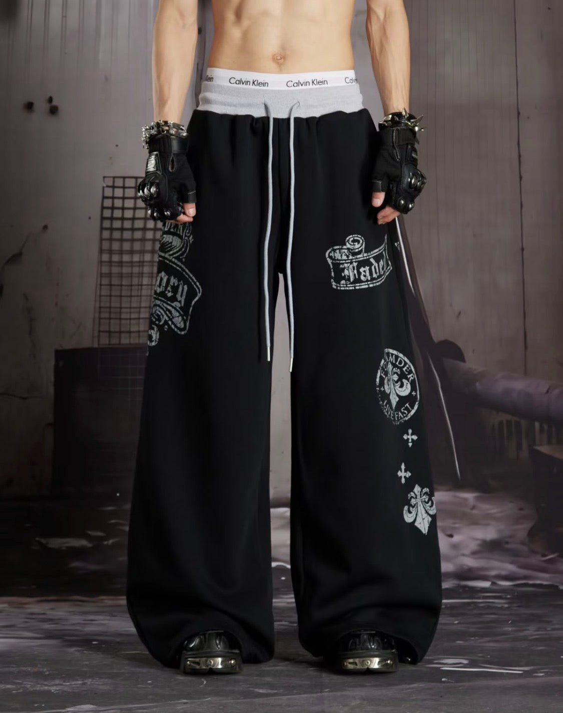 kuxuan Black Colour Live fast Print Premium Quality Imported Baggy Fit Lower