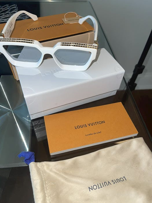 Uol White Frame Black Shade Premium Quality Unisex Sunglass M96006WN CE 56 17 03A