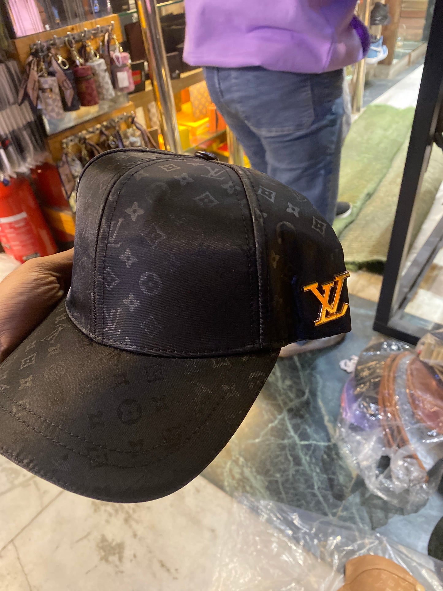 UOL LOU Gold Logo Imported Unisex Cap 988594