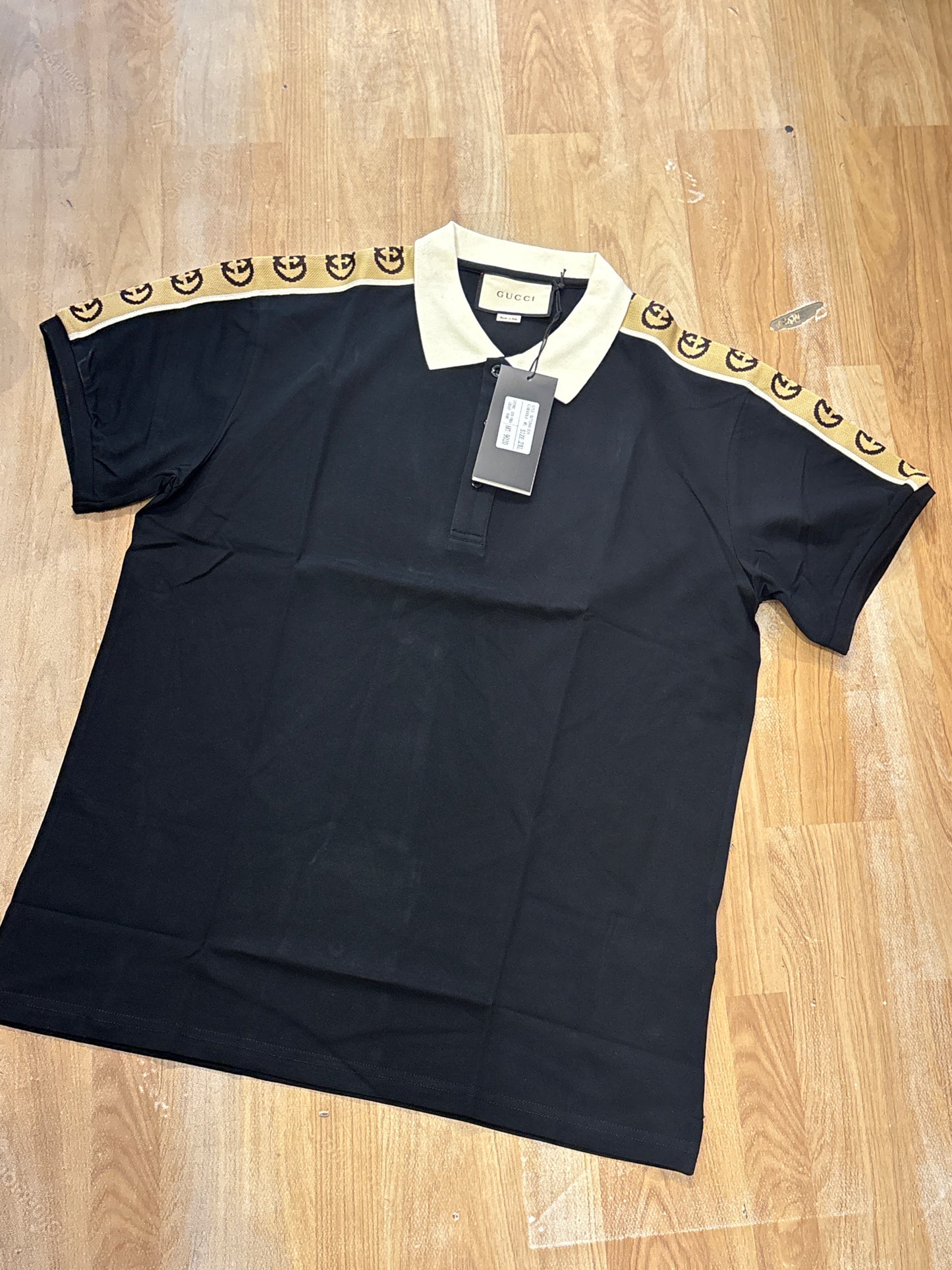 Cug Black Colour Beige Gg Print Shoulder Stripe Collar Premium Quality T Shirt 9020