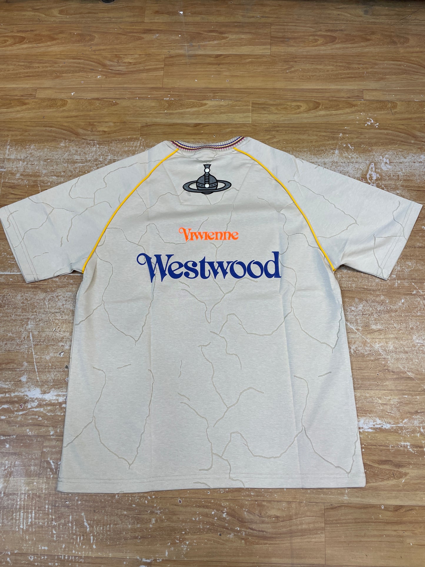Bail vasa Beige Cream Colour Viwienne Westwood print Imported Oversize Unisex T-shirt R287939