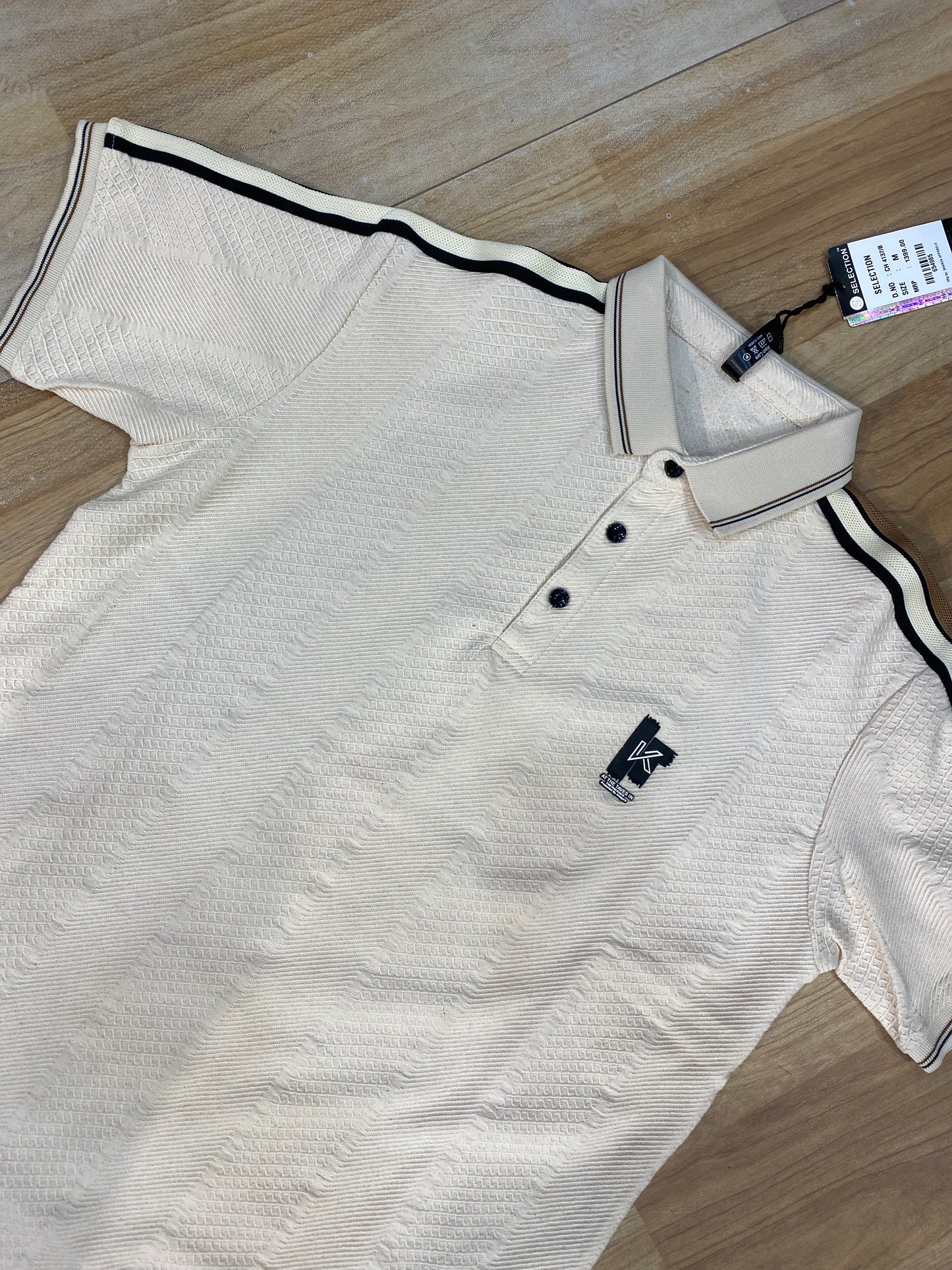 Selection Korean style collar T-Shirt beige colour black brown strip 654985
