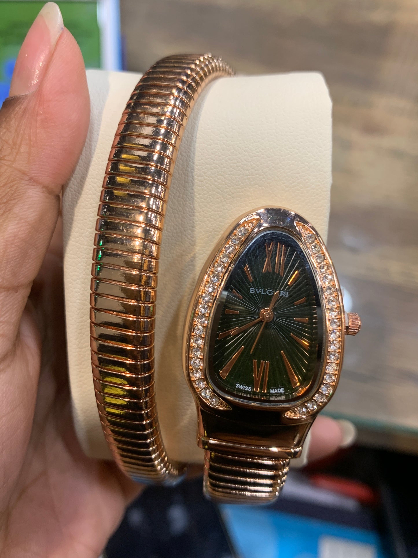 LVBCopper Snake Chain Ladies Stud Green Dial Watch 989354