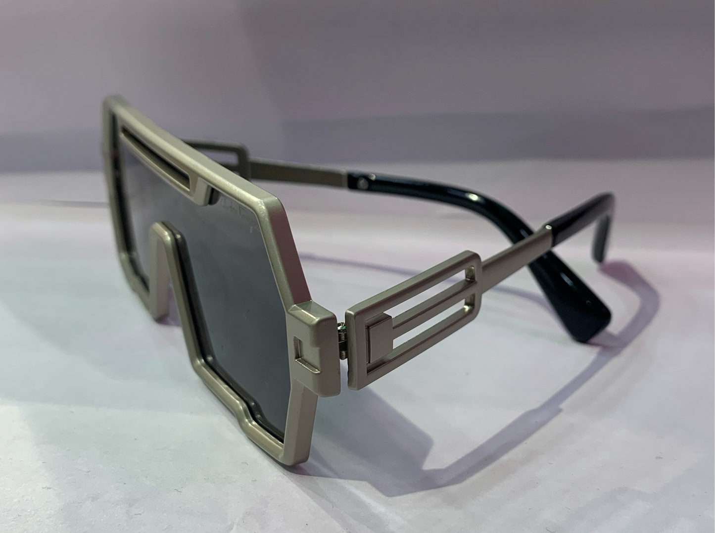 LAS FER Matt Silver Frame Trancy Black Shade Silver Black Stick Unisex Sunglasses SUN101