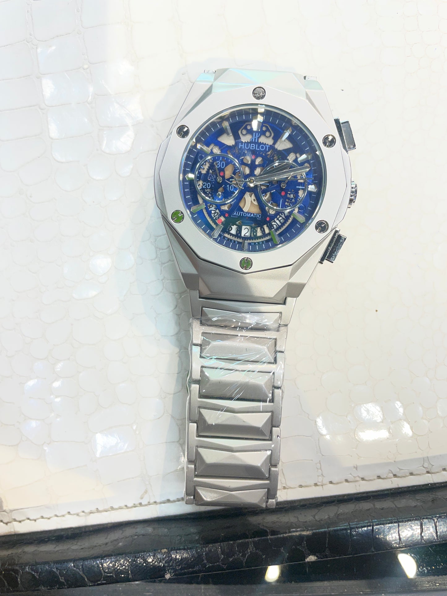 BUH HUB Silver Chain Blue Dial Premium Quality Men’s Watch 990921