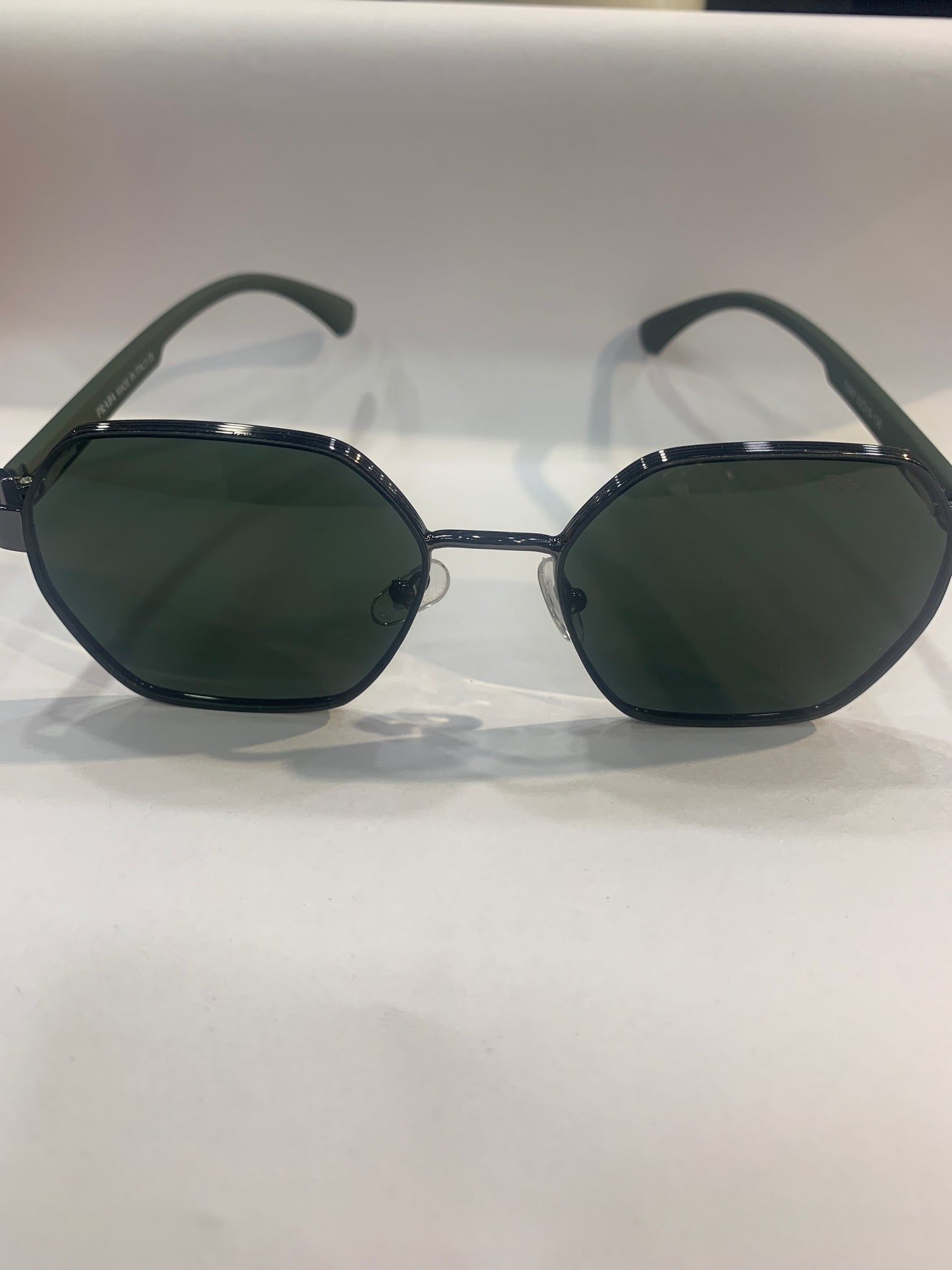 Arp Black Green Frame Green Shade Unisex Branded Sunglasses T0967 53 18 136
