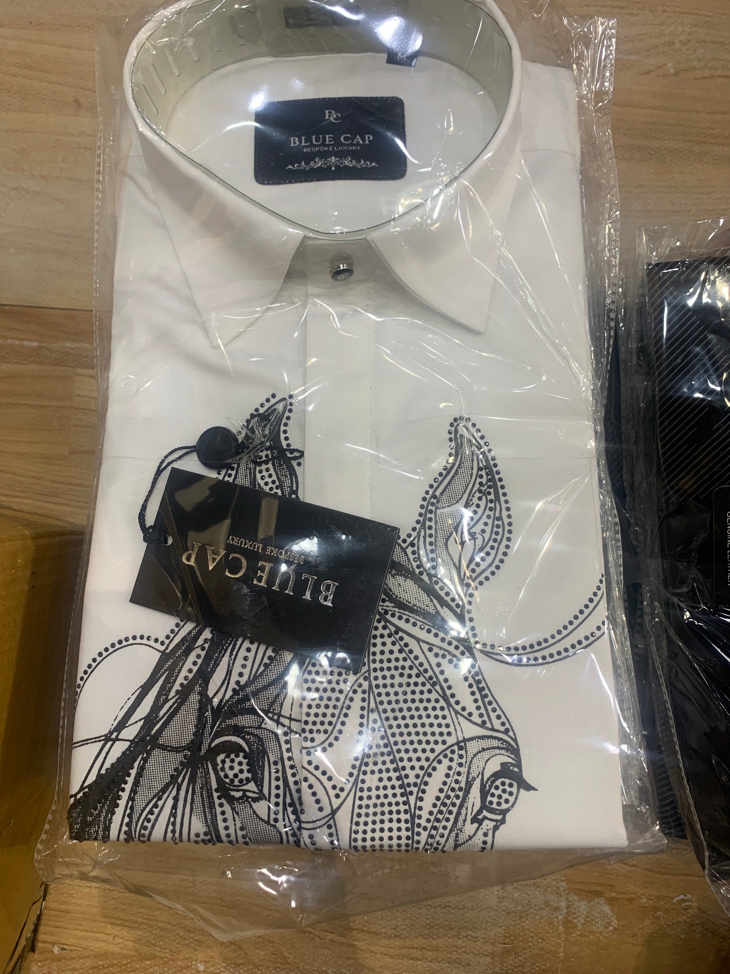 Blue Cap White Colour Shirt Horse Stone Print H1005