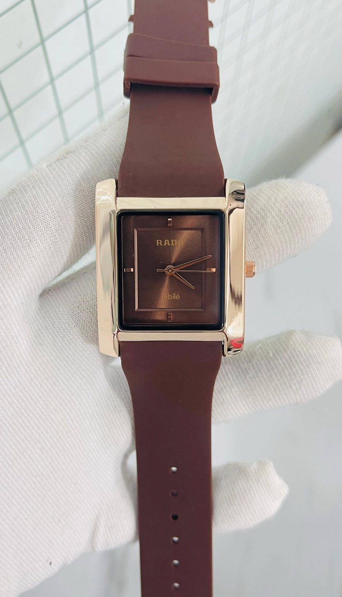 Dar Brown Silicon Strap Copper Brown Square Dial Dial Men’s Watch 990407