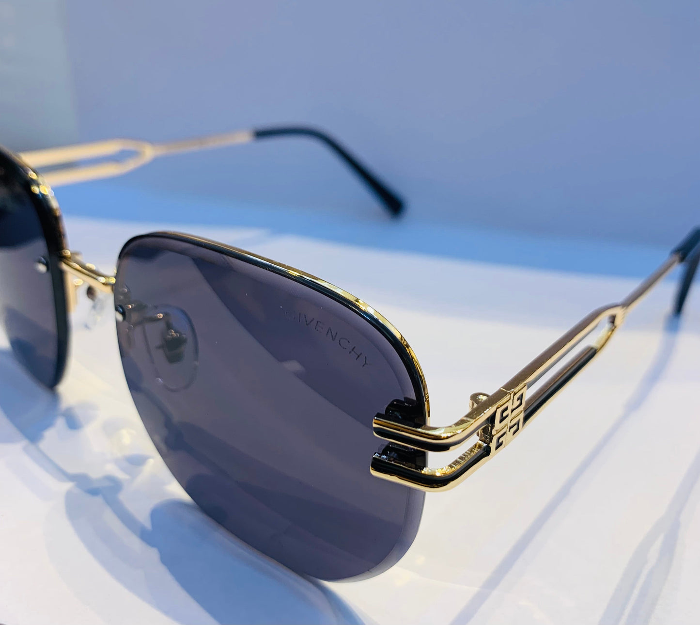 VIG Golden Frame Black Shade Unisex Sunglass WH440 58 15-145