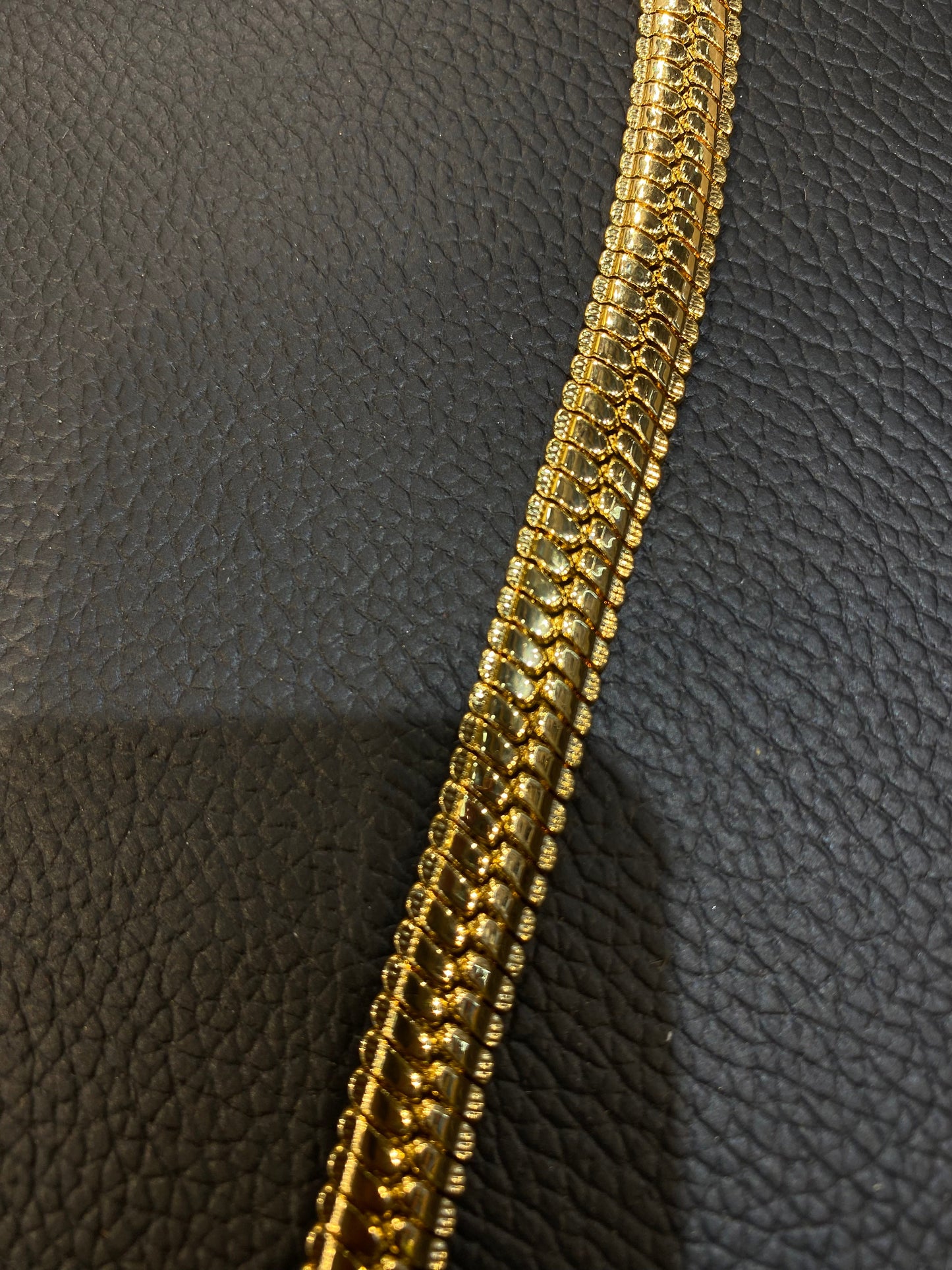 Gold Neck Chain 987045