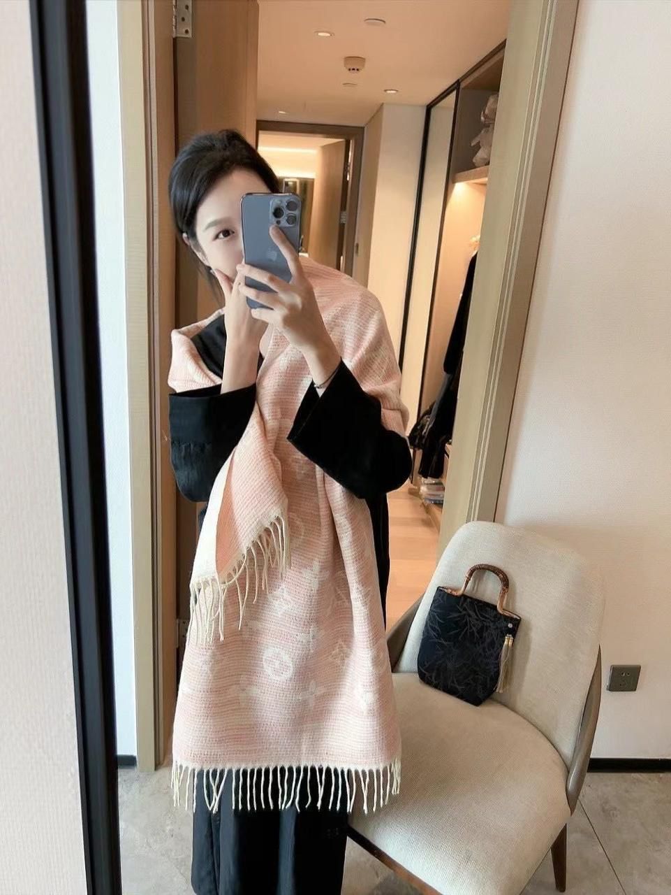 Uol Pink White Colour Vl Print Unisex Stole 981041