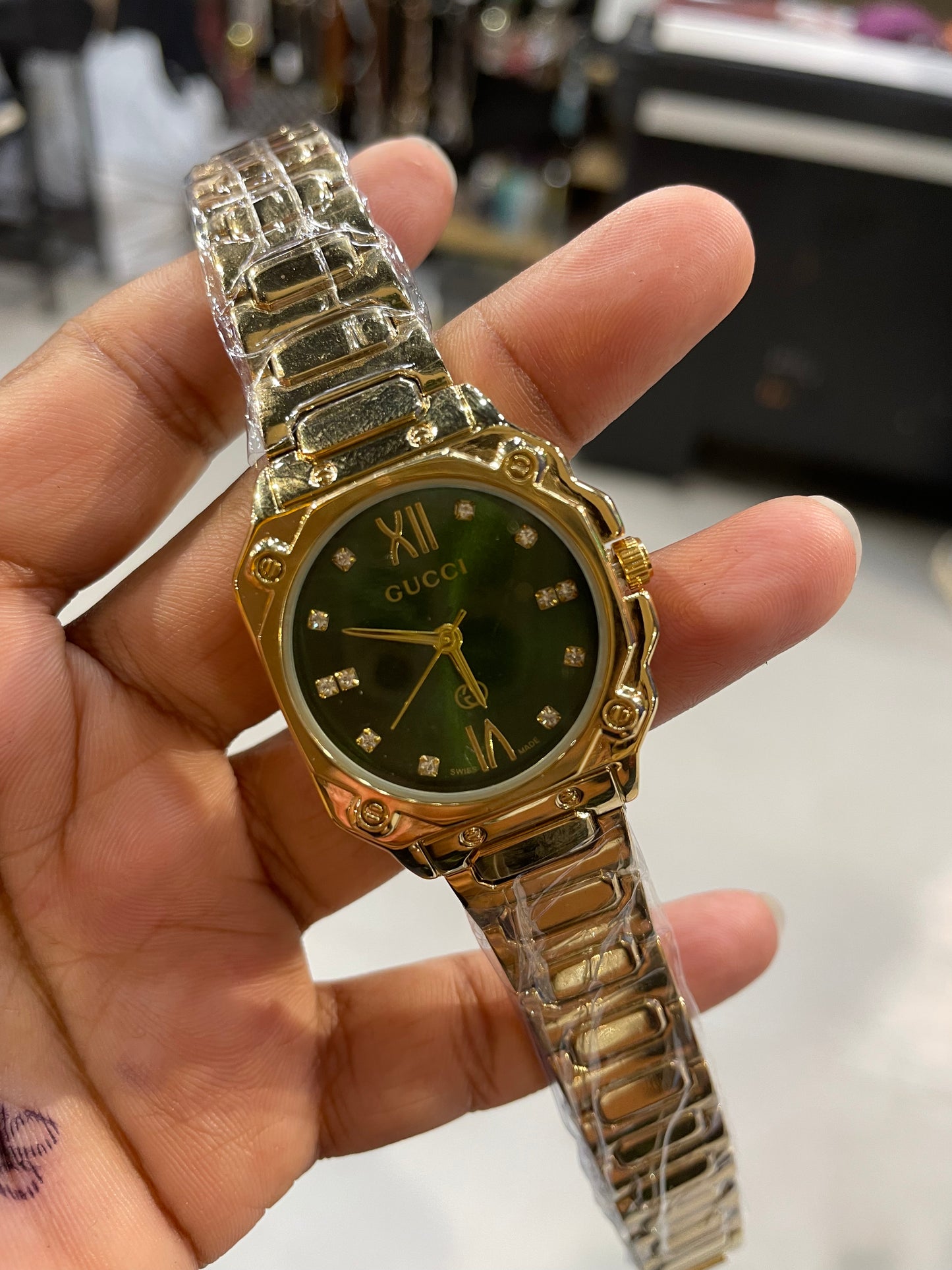 Cug Golden Chain Golden Stud Ring Green Dial Ladies Watch 990310