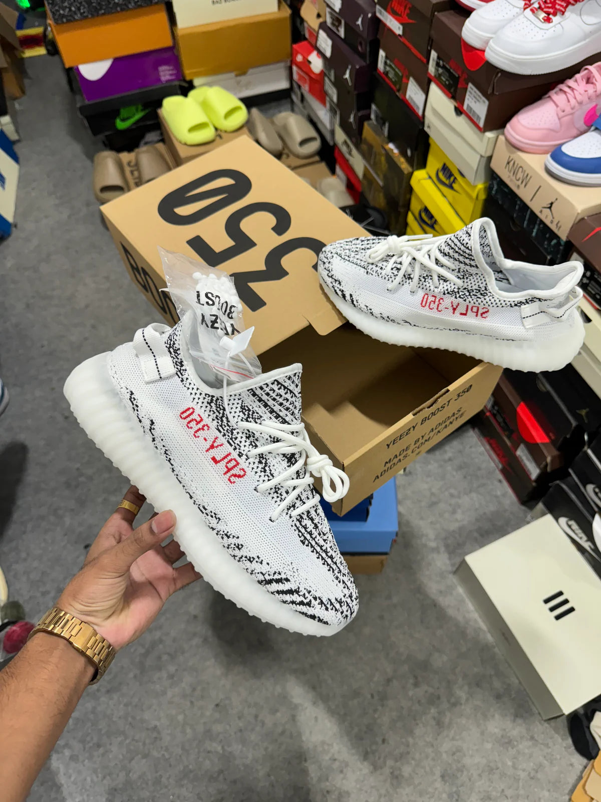 IDA White Black Colour Static Sports Shoes 350 CP9654