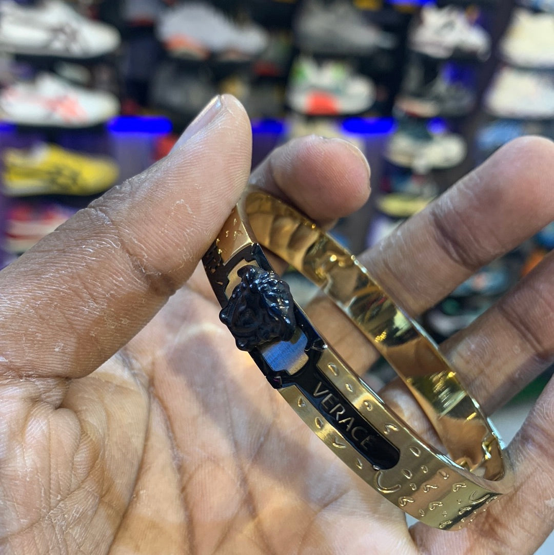 Ver Black Gold Color Premium Quality Kada Bracelet 502423