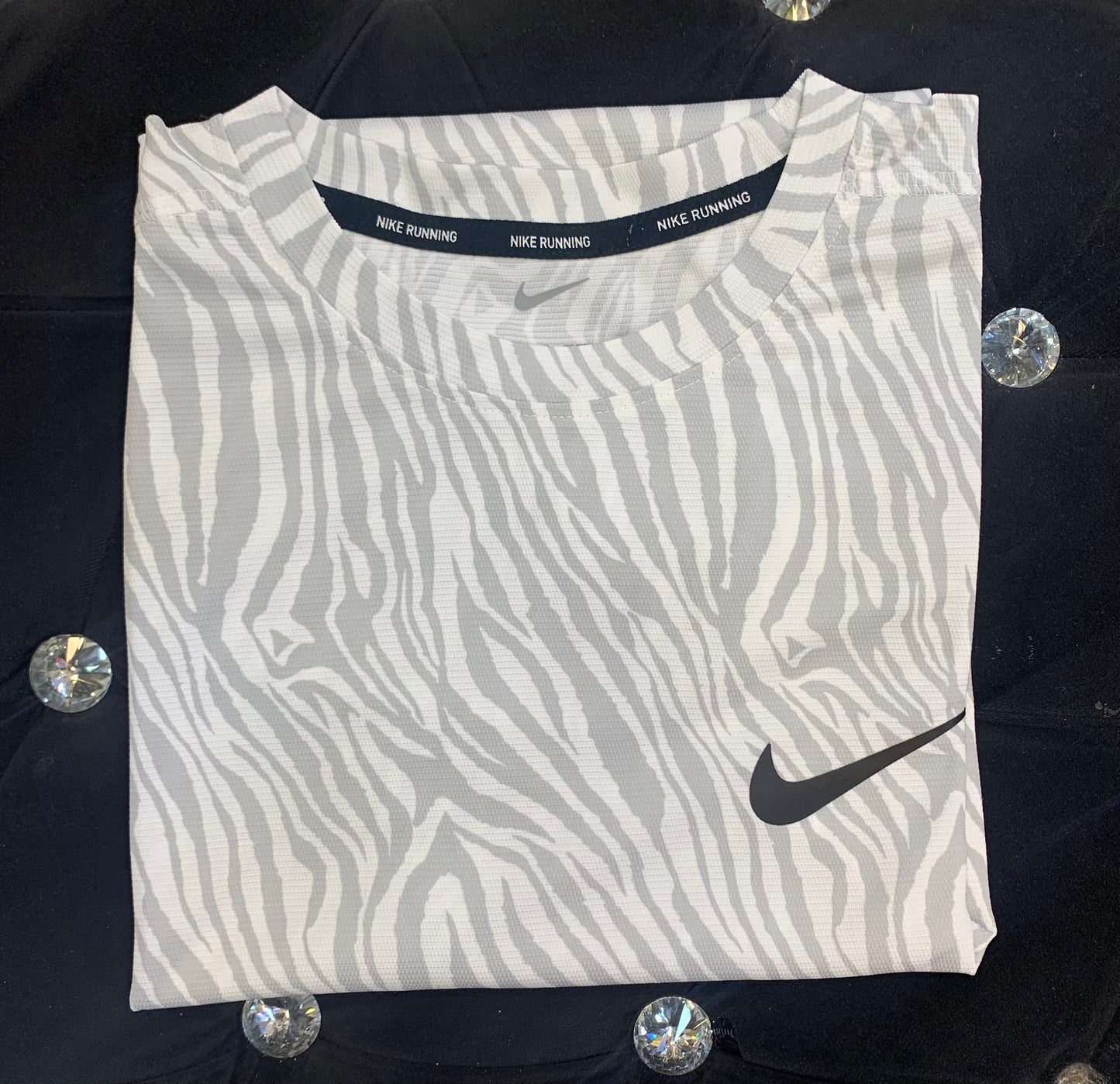 KIN White Grey Colour With Logo Print Dri Fit Sports TShirt 821319