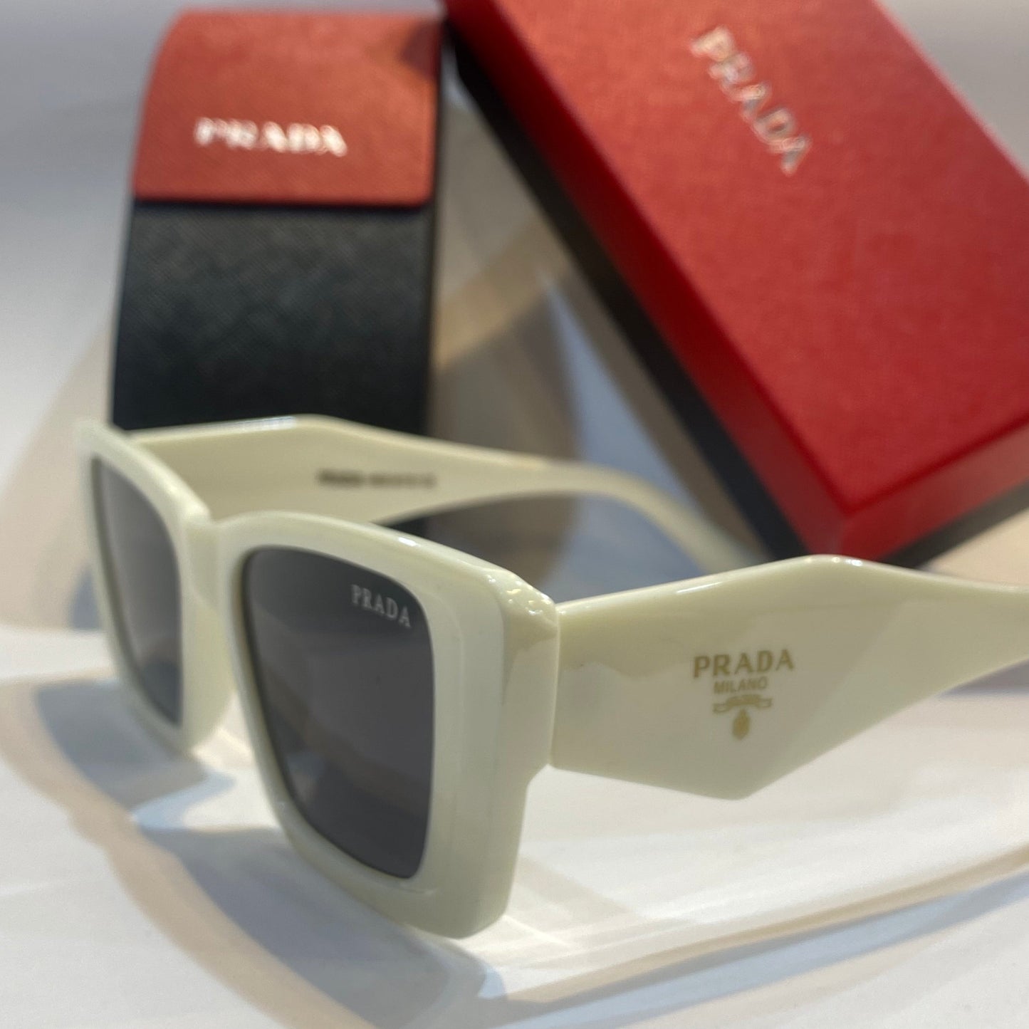 ARD Glossy White Frame Black Shade Unisex Branded Sunglasses 954 52 19-145