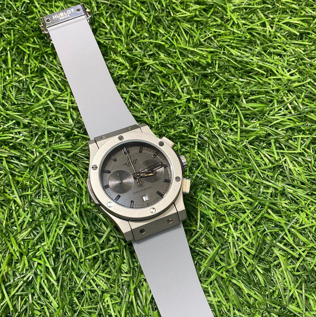 Buh Grey Silicone Strap Grey Dial Chrono Watch For Men 400924