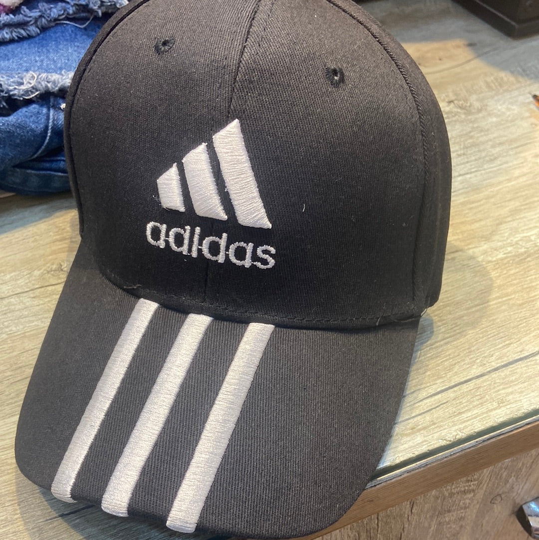 Ida Black Cap White Embroidery 300181 03082023