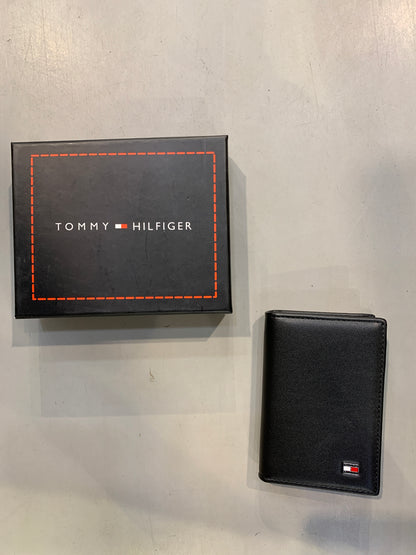 MOT TOM Black Colour Italian Leather Imported Unisex Cardholder 990439