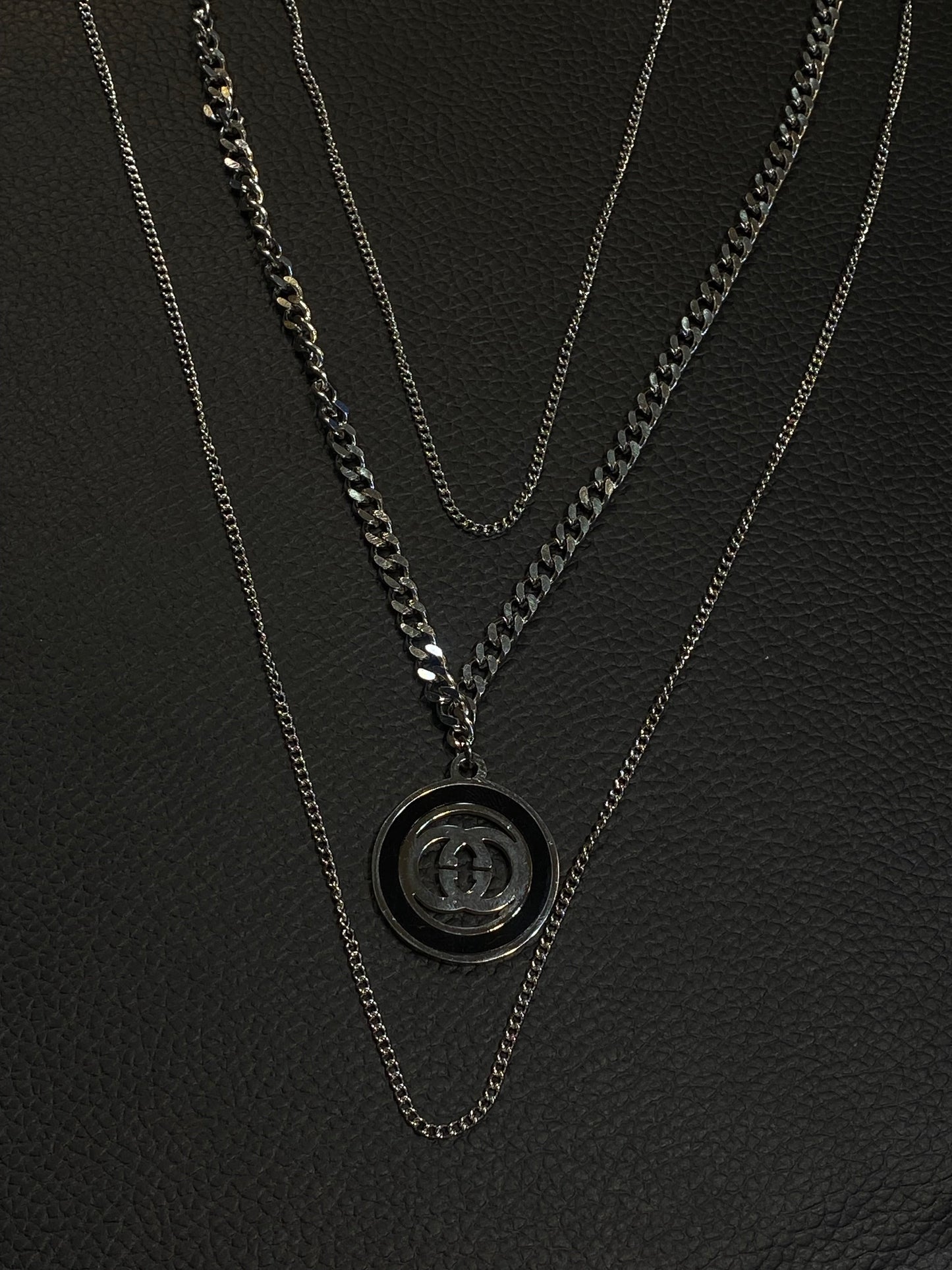 CUG Silver Chain Silver Black pendant 987580