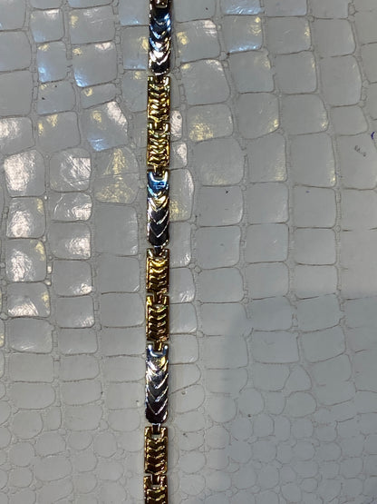 Imported Golden Metal Designer Unisex Bracelet 988473