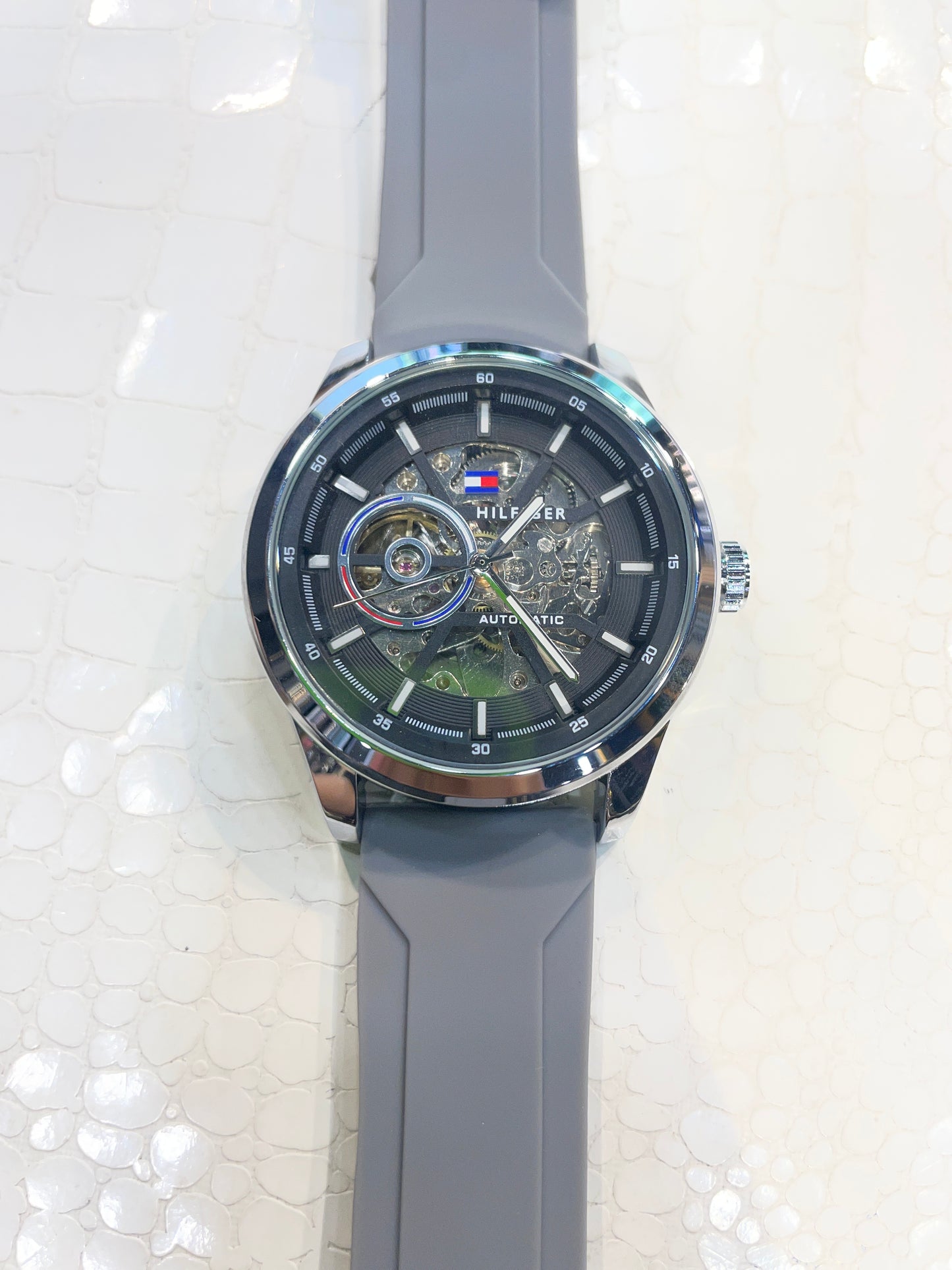 MOT TOM Grey Silicon Strap Silver Ring Black Dial Automatic Men Watch 901364