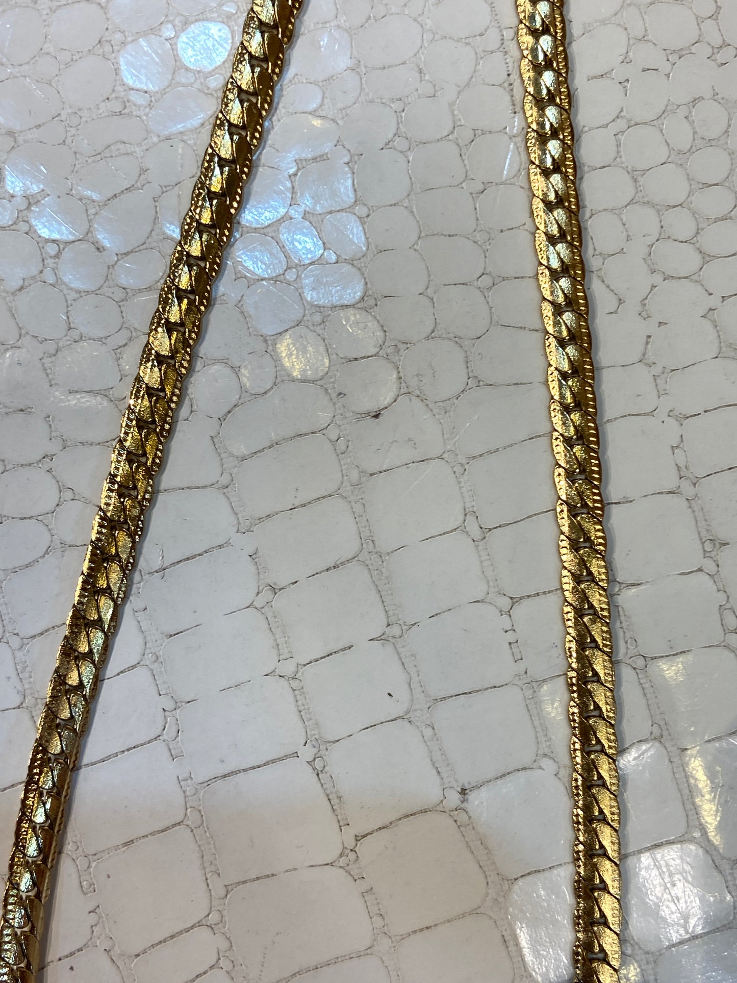 Imported Golden Colour Designer Unisex Neckchain 988467