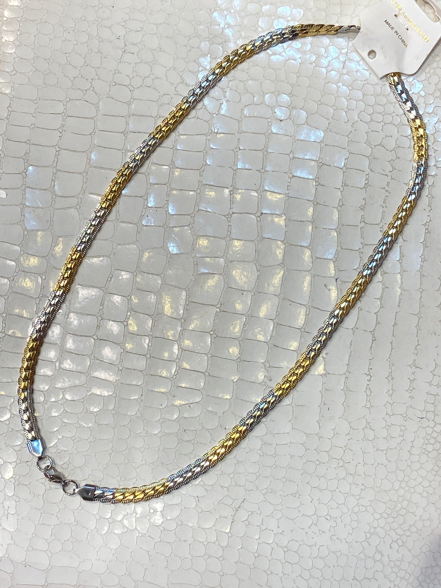 Imported Metal Golden Designer Unisex Neckchain 988470