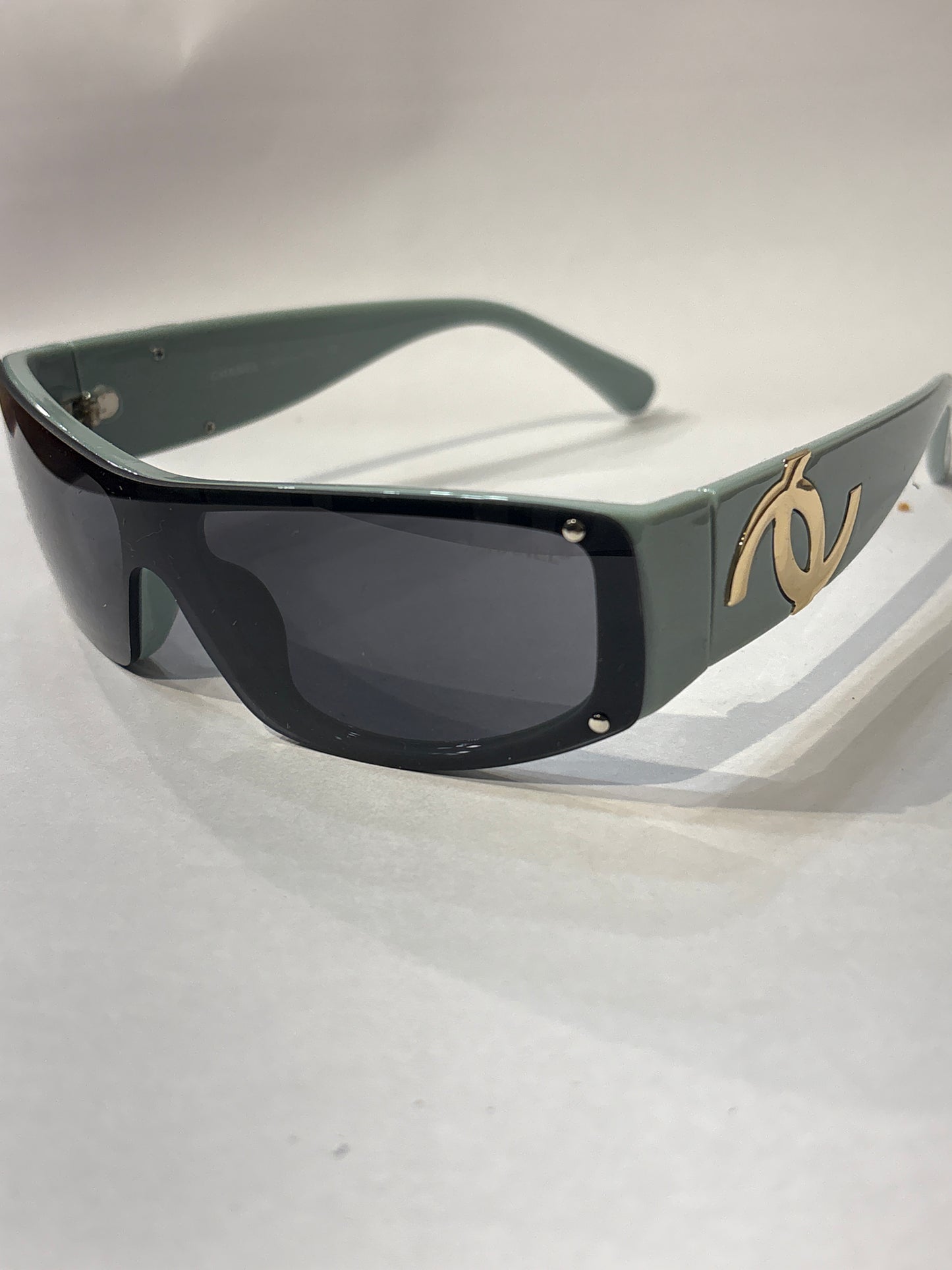 Ahc Cha Sea C Green Frame Black Shade Unisex Sungless Sun042