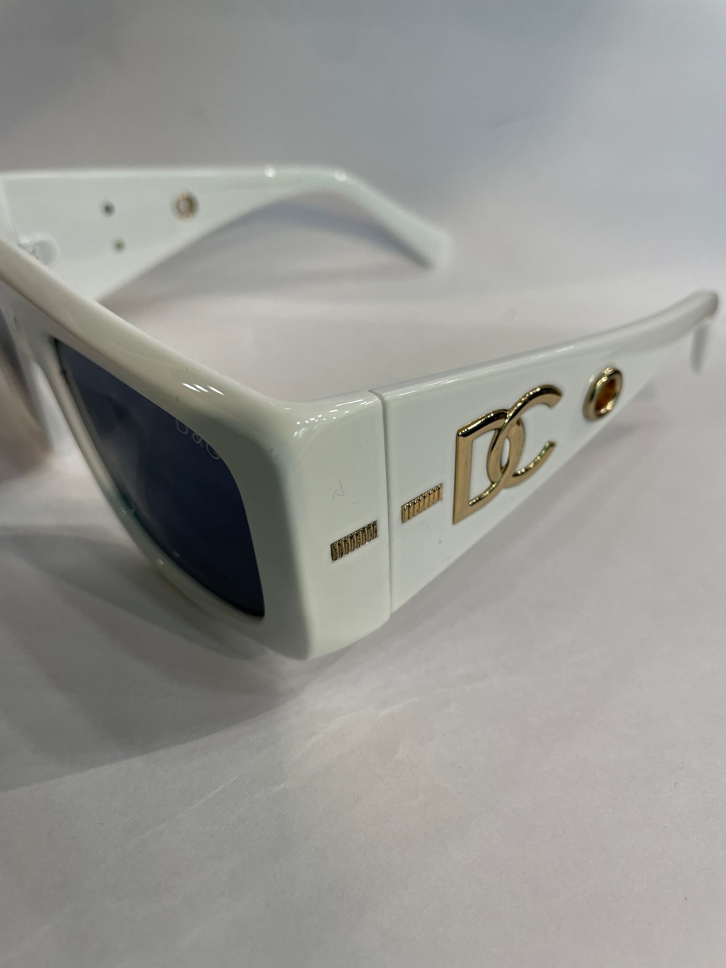 LOD White Frame Black Shade Premium Quality Unisex Sunglass ZS98088 52 16 142
