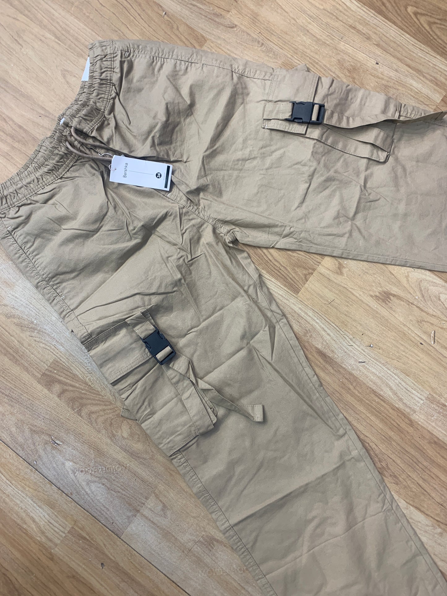 Bershka Cargo Brown Colour Six Pocket Straight Fit H9033