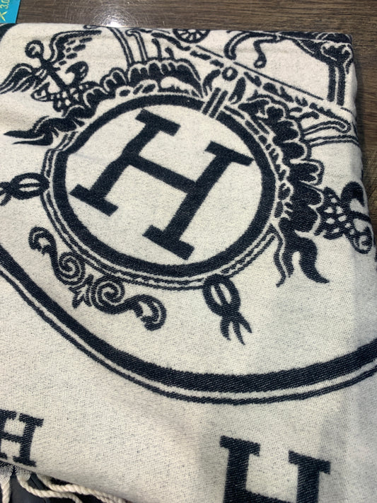 REH stole Unisex White Colour H9051