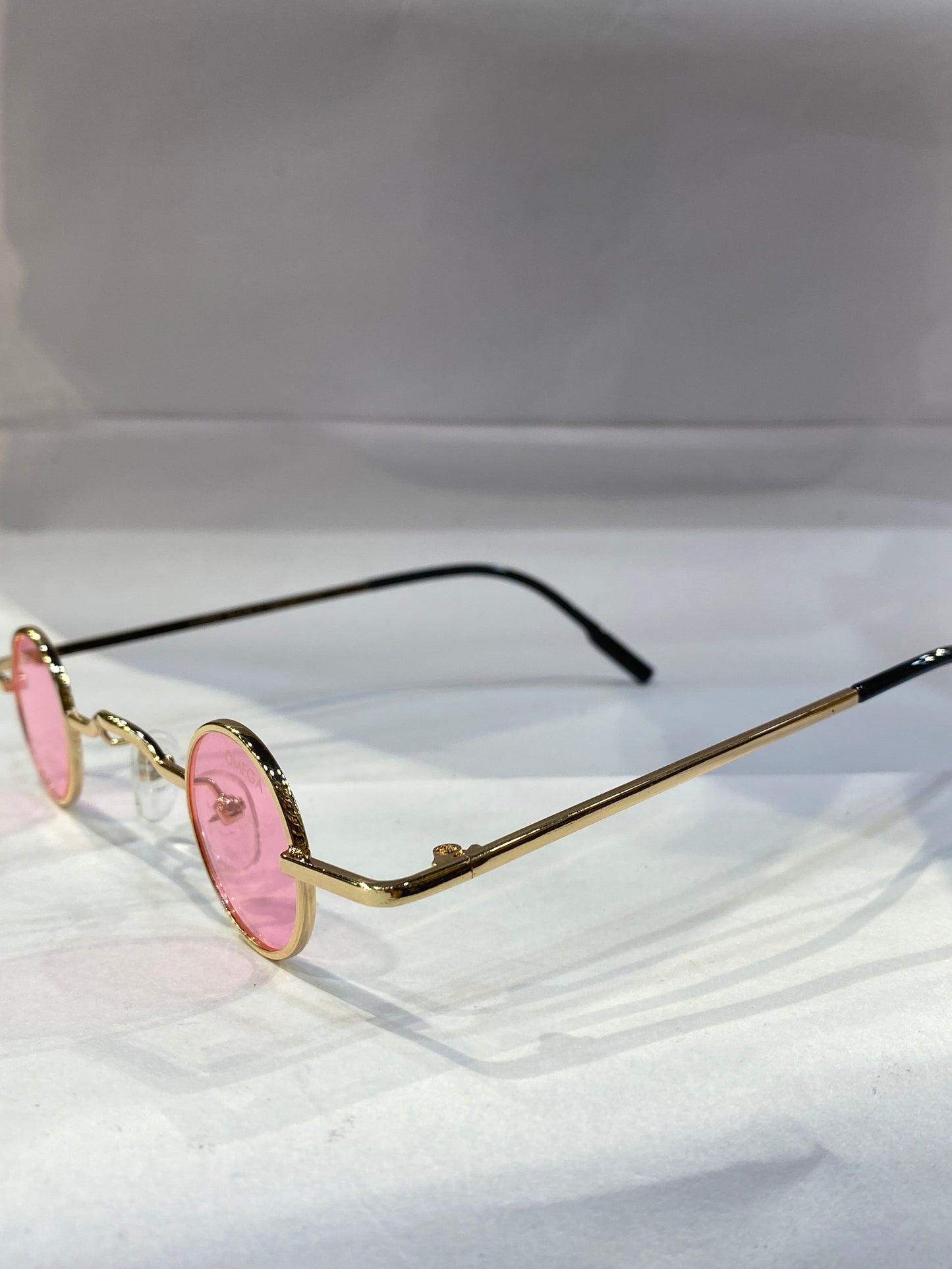 EMO Golden Frame Pink Shade Premium Quality Unisex Sunglass 674 28 39 138