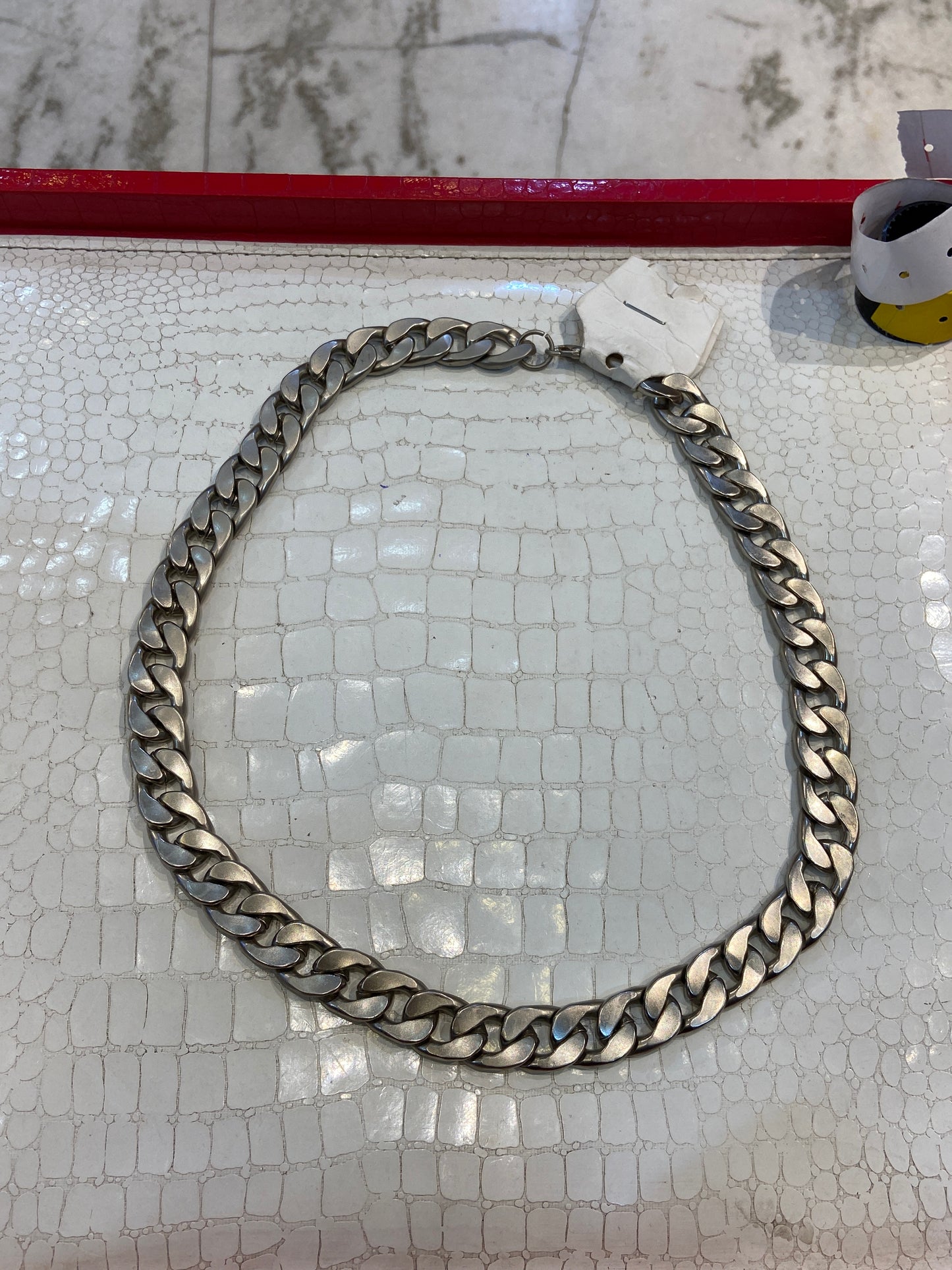 Imported Metal Colour Matt Finish Unisex Neckchain 988464