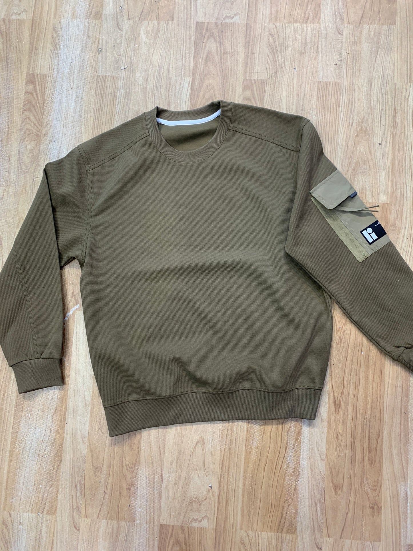 Important Sweatshirt Olive Green Colour With Sleeves Pocket W5293
