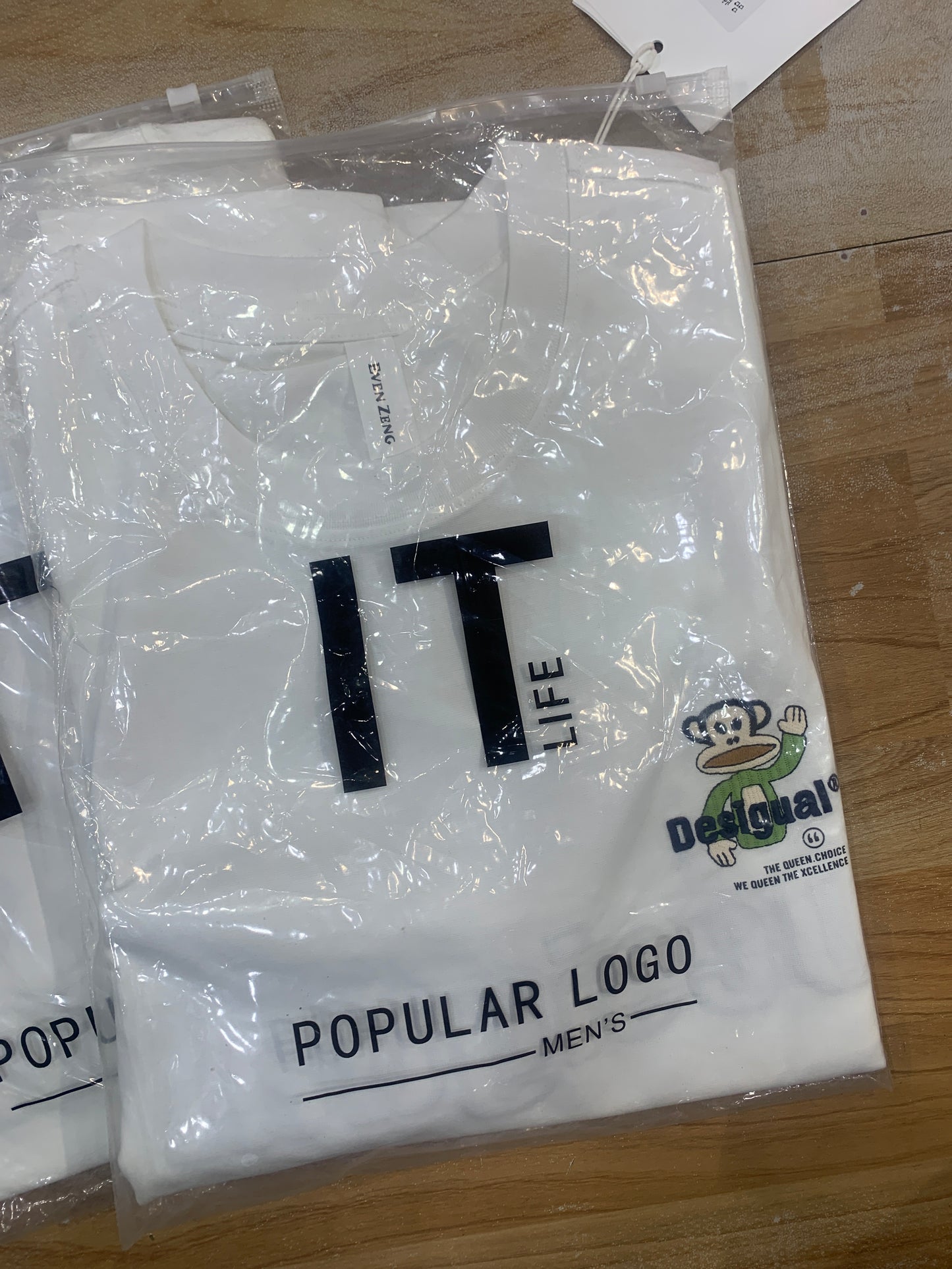 Even Zeng White Colour Tshirt Monkey Back Print 8203