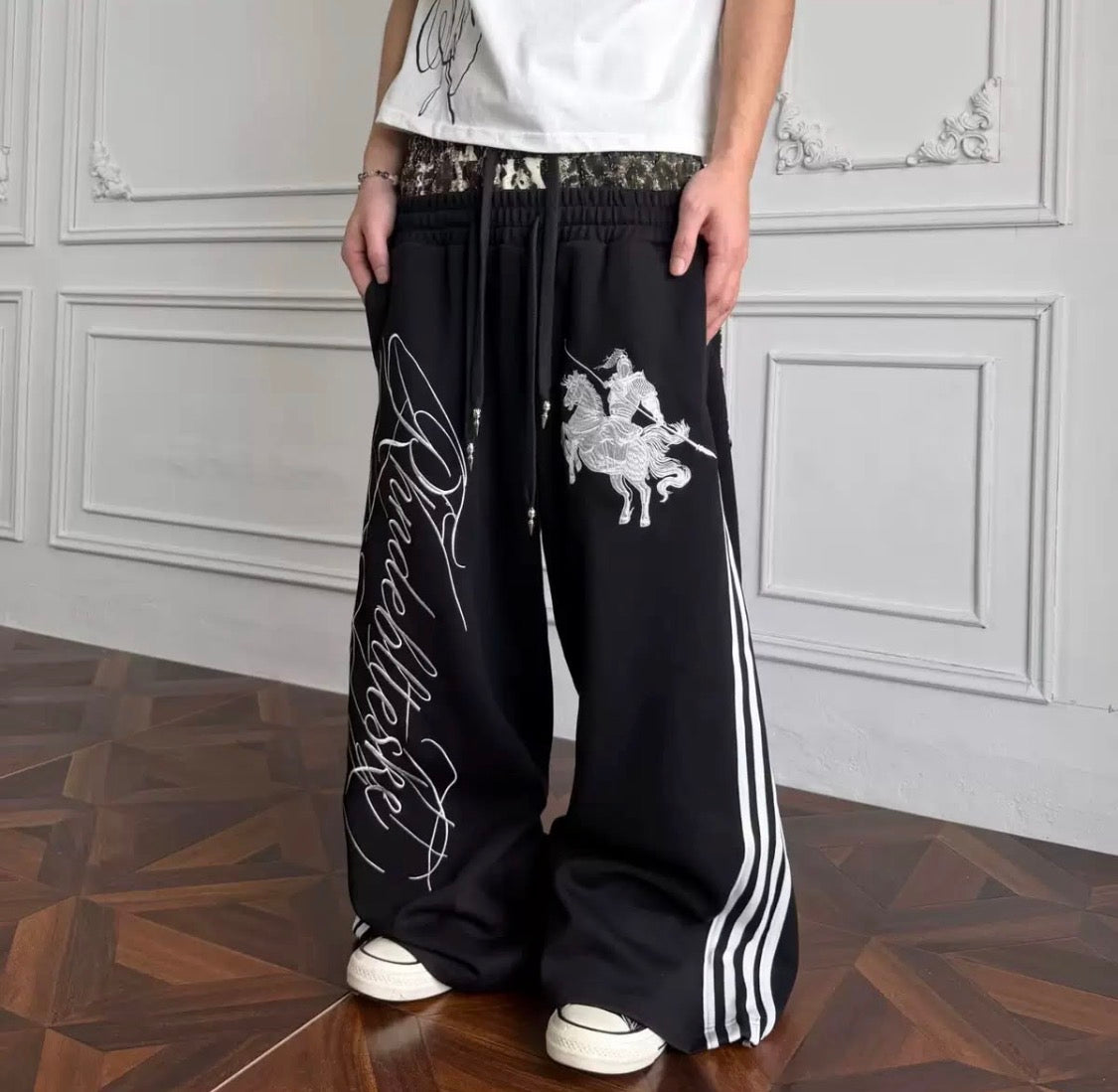 YIXI XIANSHENG Black Colour Embroidery White Strap Premium Quality Imported Baggy Fit Lower