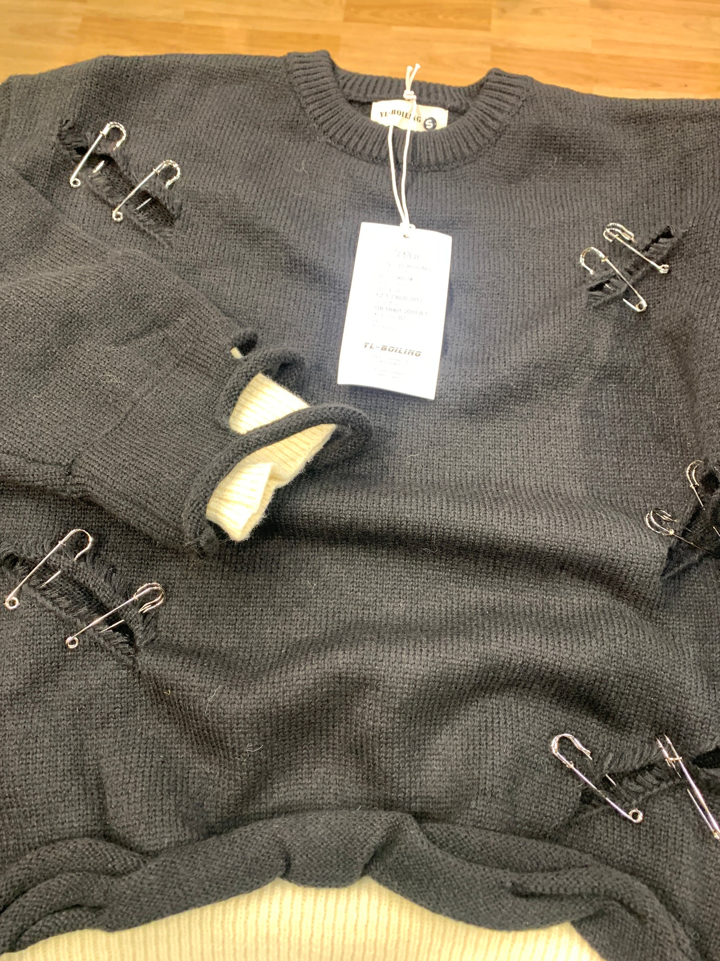Important Ripped Crew Neck Knit Sweater Loose Fit K9072