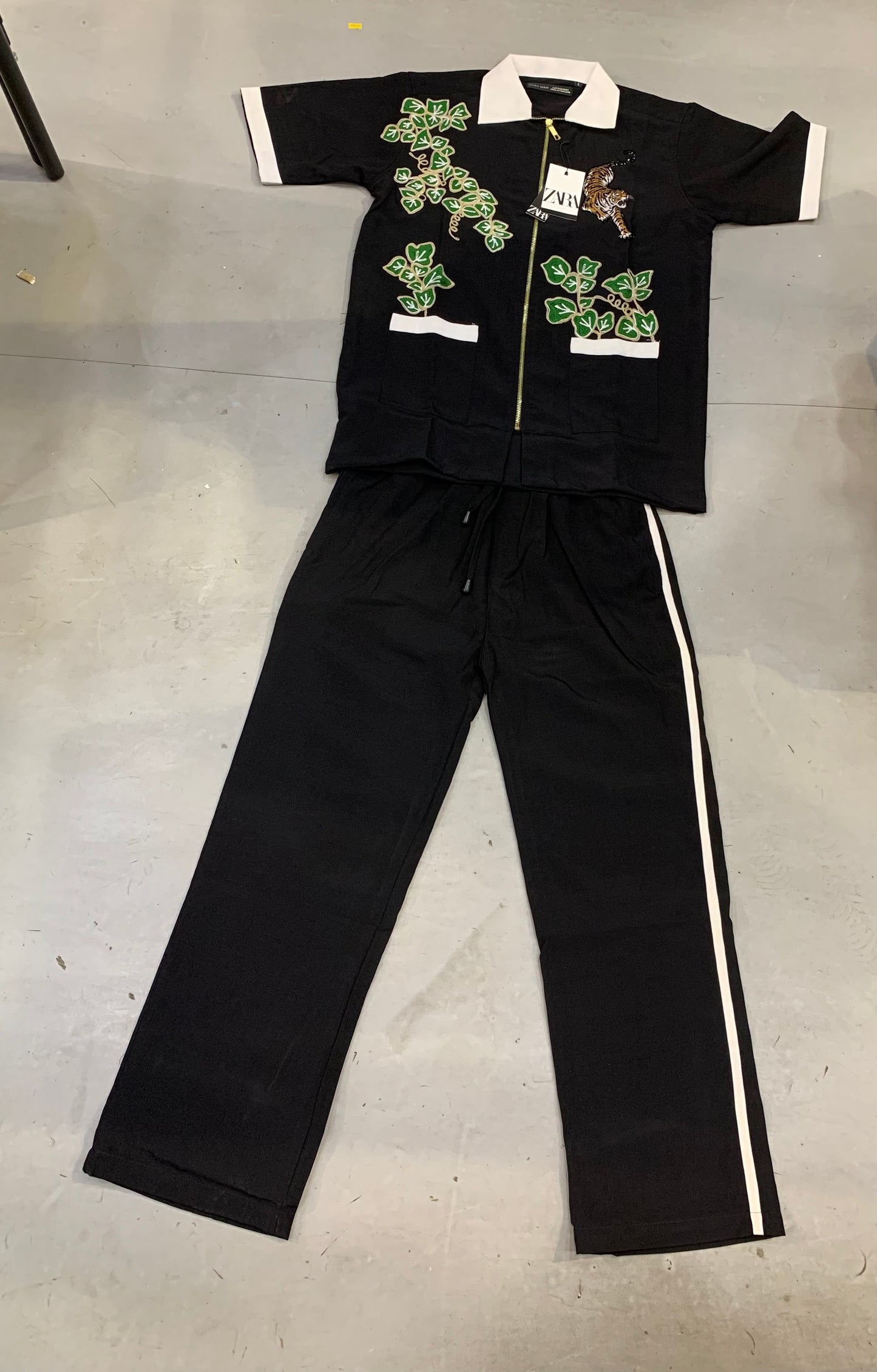 RAZ ZAR Black Colour White Collar Leave Tiger Print 2 Pocket Linen Zipper Cord Set 990724