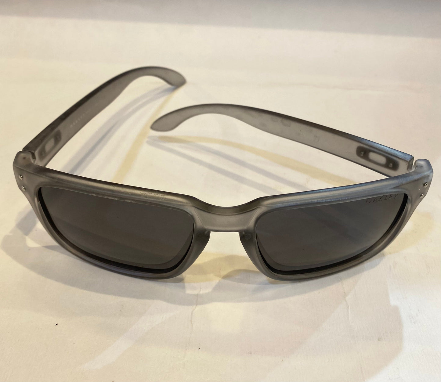 KAO Matte Grey Frame Black Shade Sunglass 3338 56 19-126