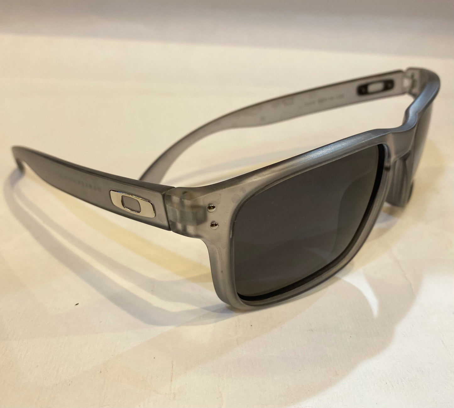 KAO Matte Grey Frame Black Shade Sunglass 3338 56 19-126