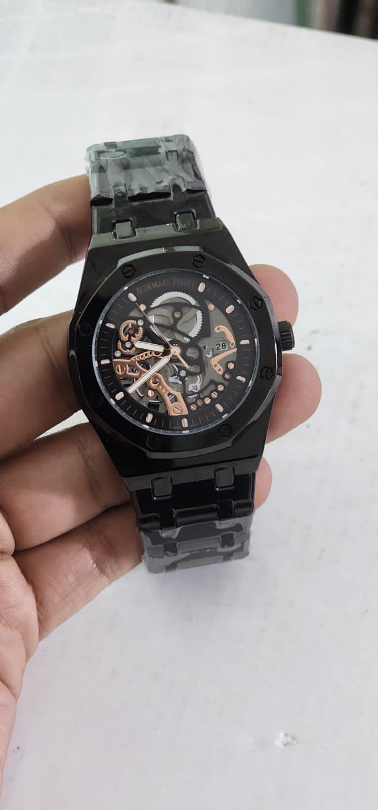 Dua Black Chain Black Dial Man Watch 901612