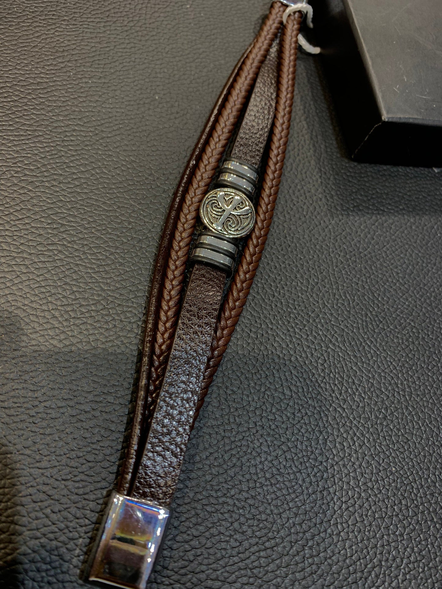 Brown Colour Unisex Leather Bracelet 987031