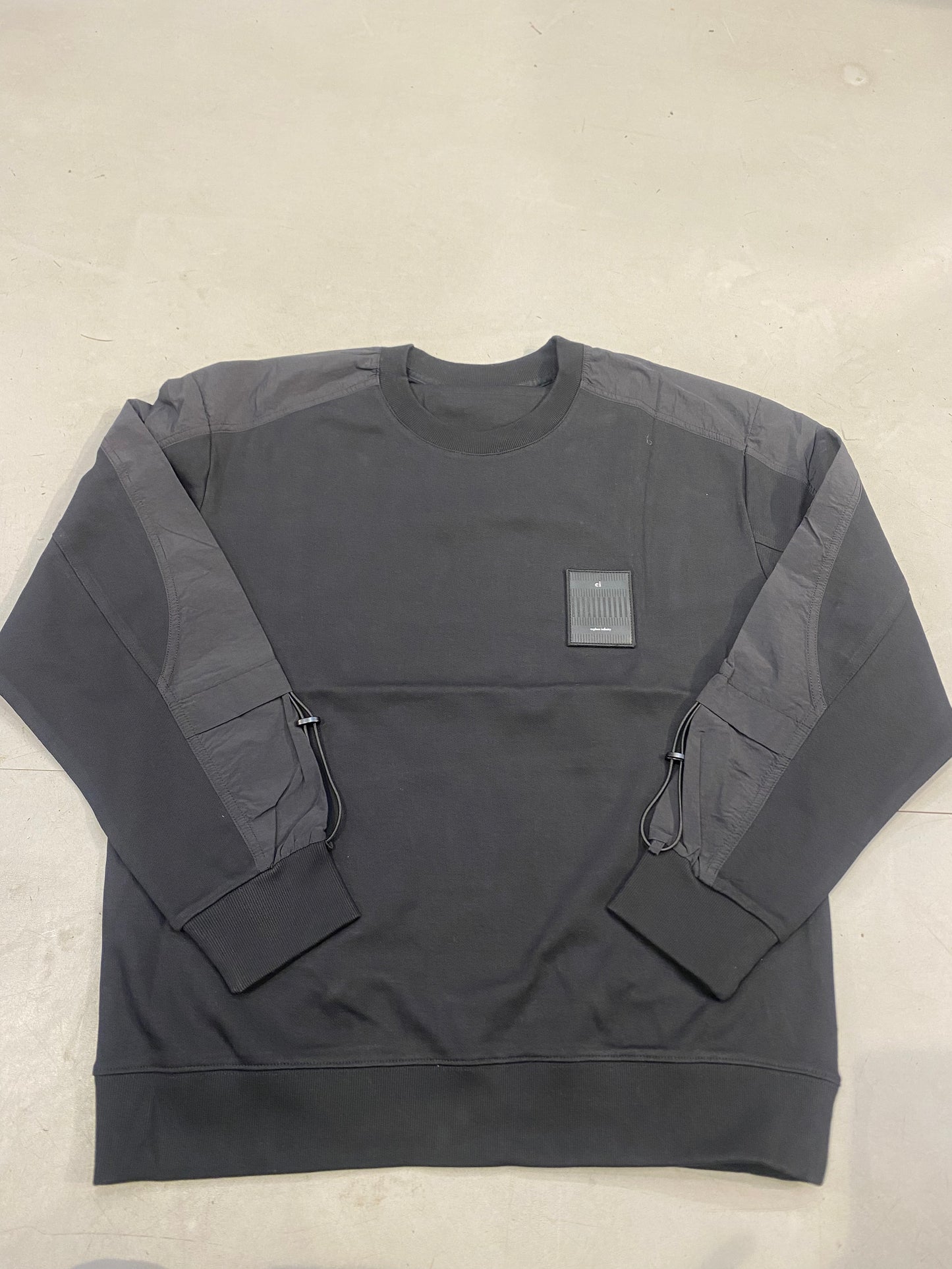 EXPLORE INFINITY Imported Black Colour Premium Quality Sweatshirt W5295