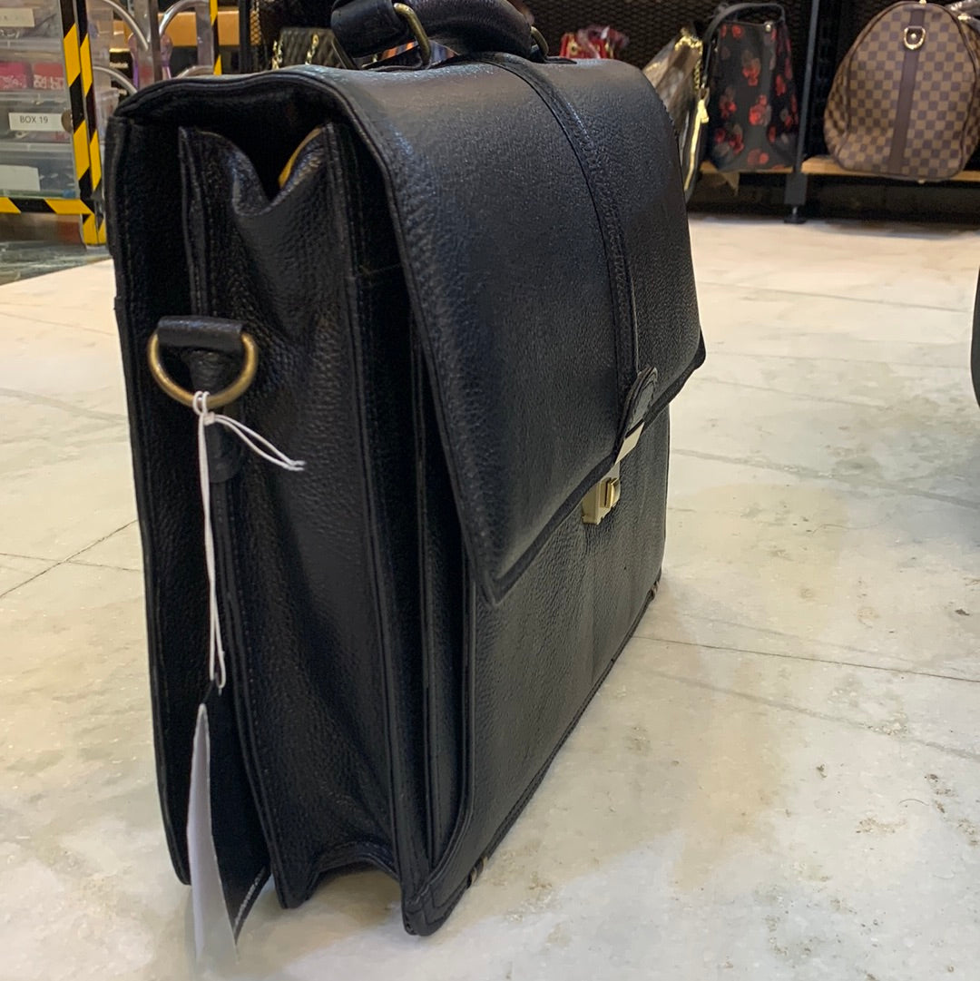Black  colour Genuine Leather Heavy Quality Big Size Lock Laptop Bag 4214