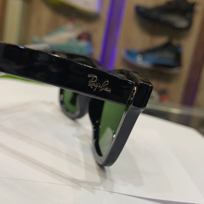 Glossy Black Finish Green Shades Sunglasses 2140
